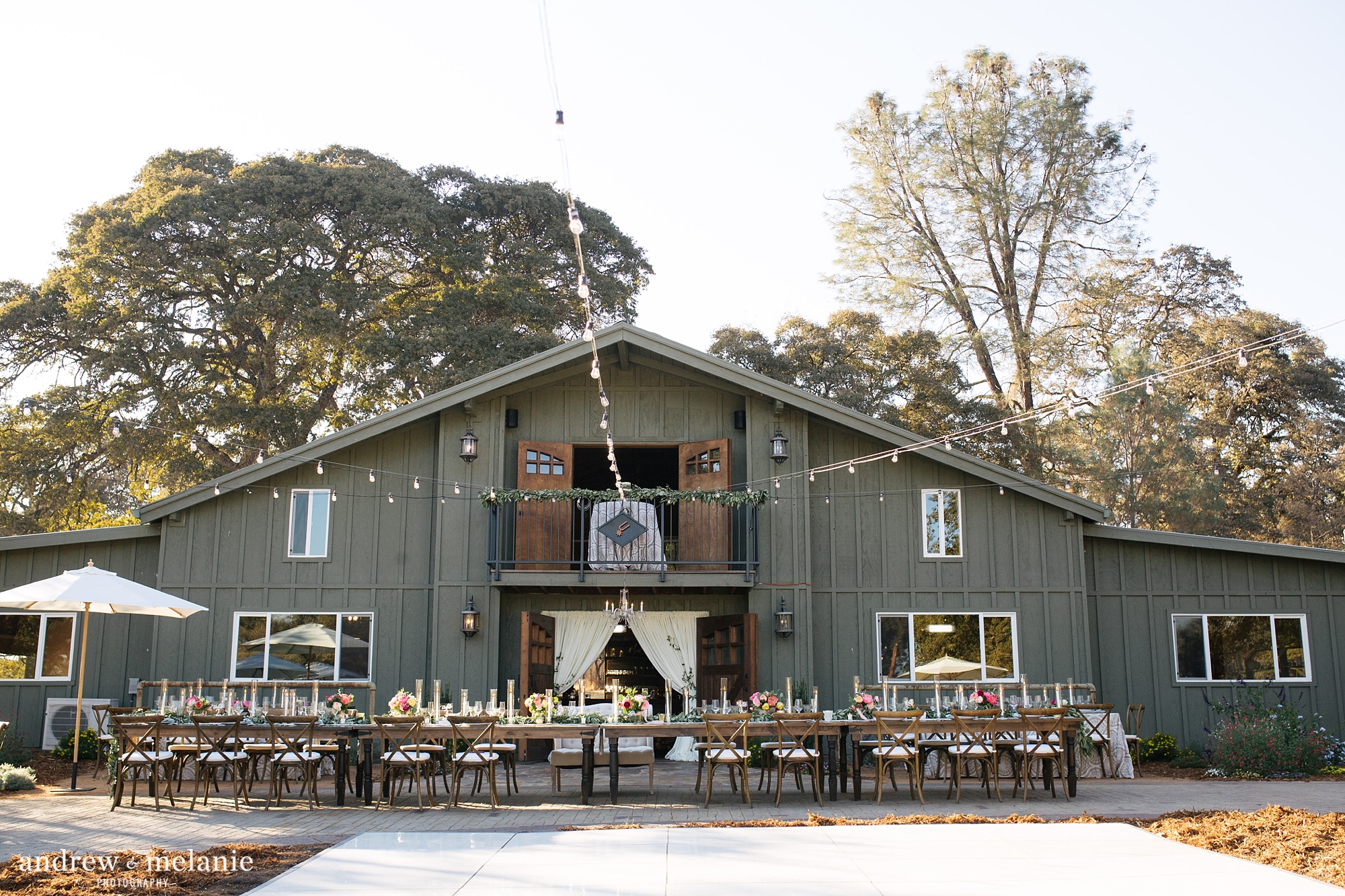 elegant barn wedding photos